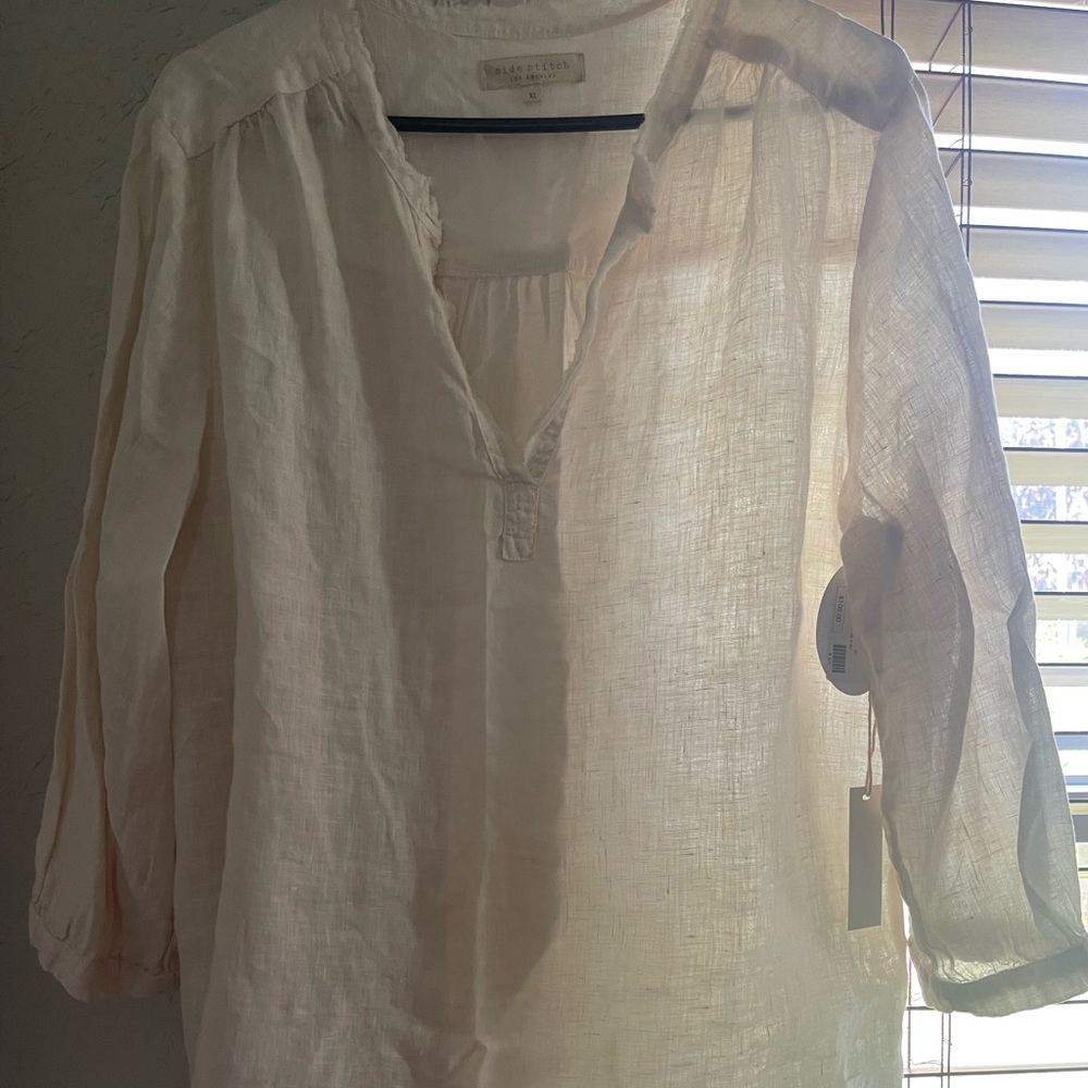 Brand new frayed collar pleasant top